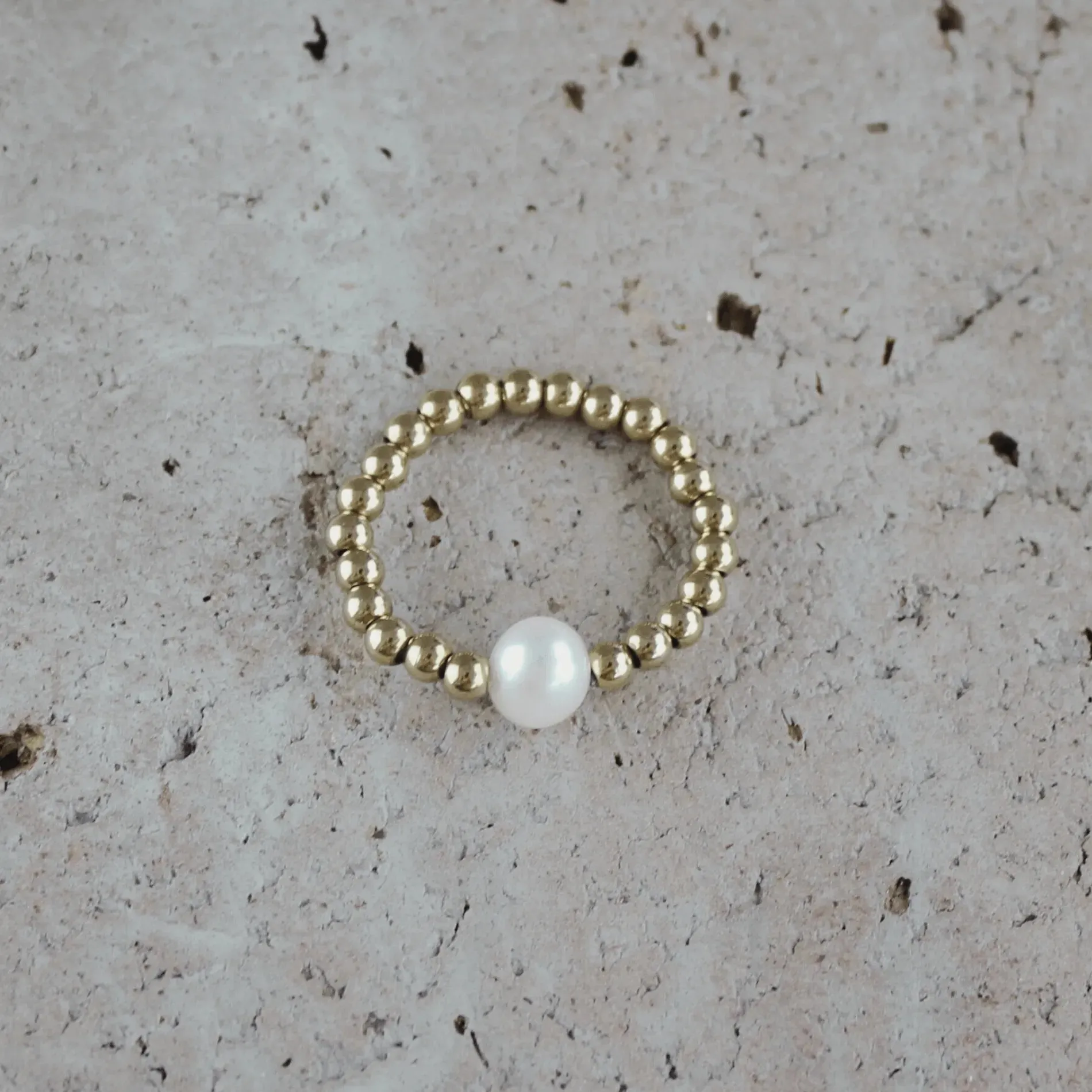 Joy Waterproof Elastic Pearl Ring 18 Carat Gold