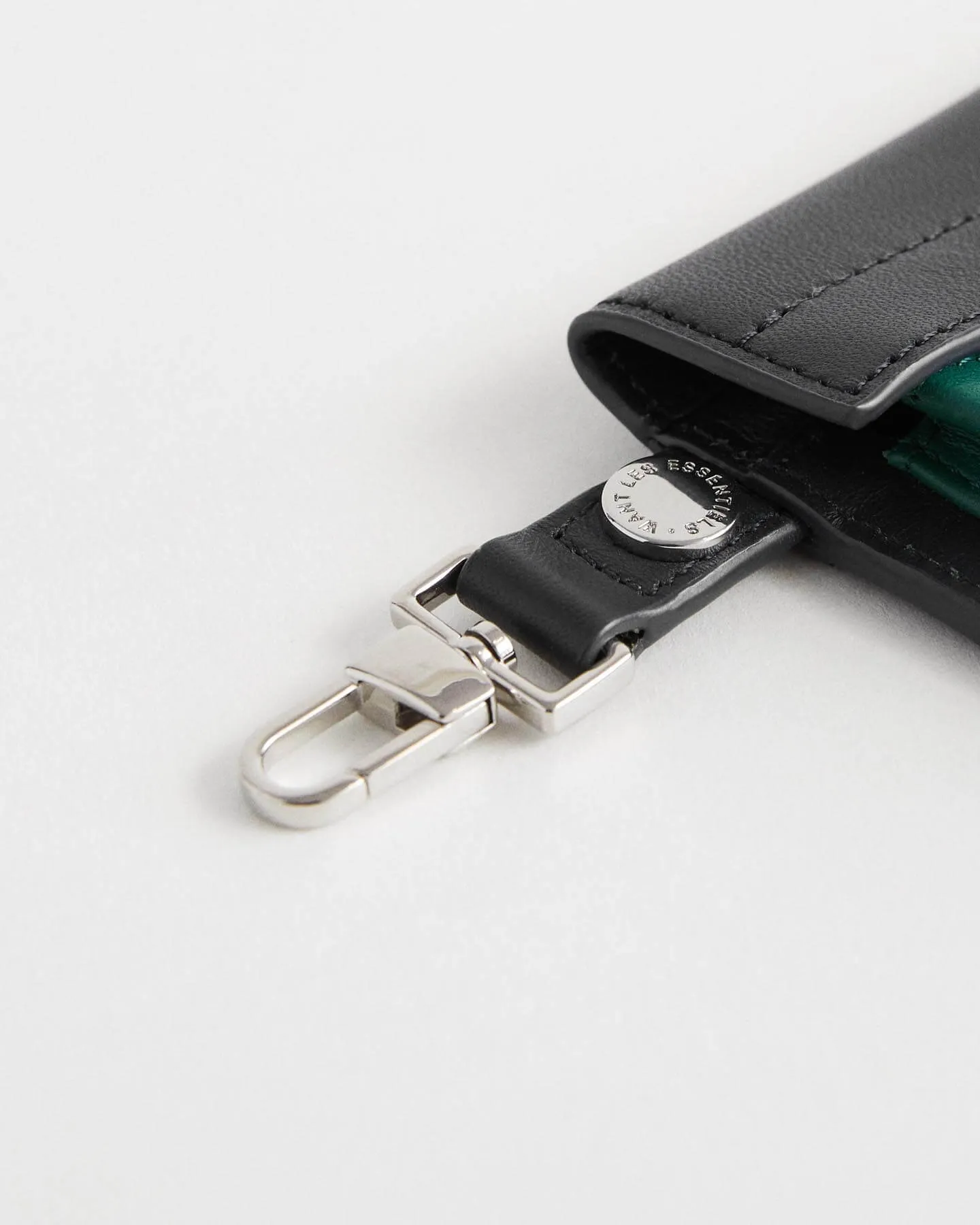 Tubuai Zipped Cardholder