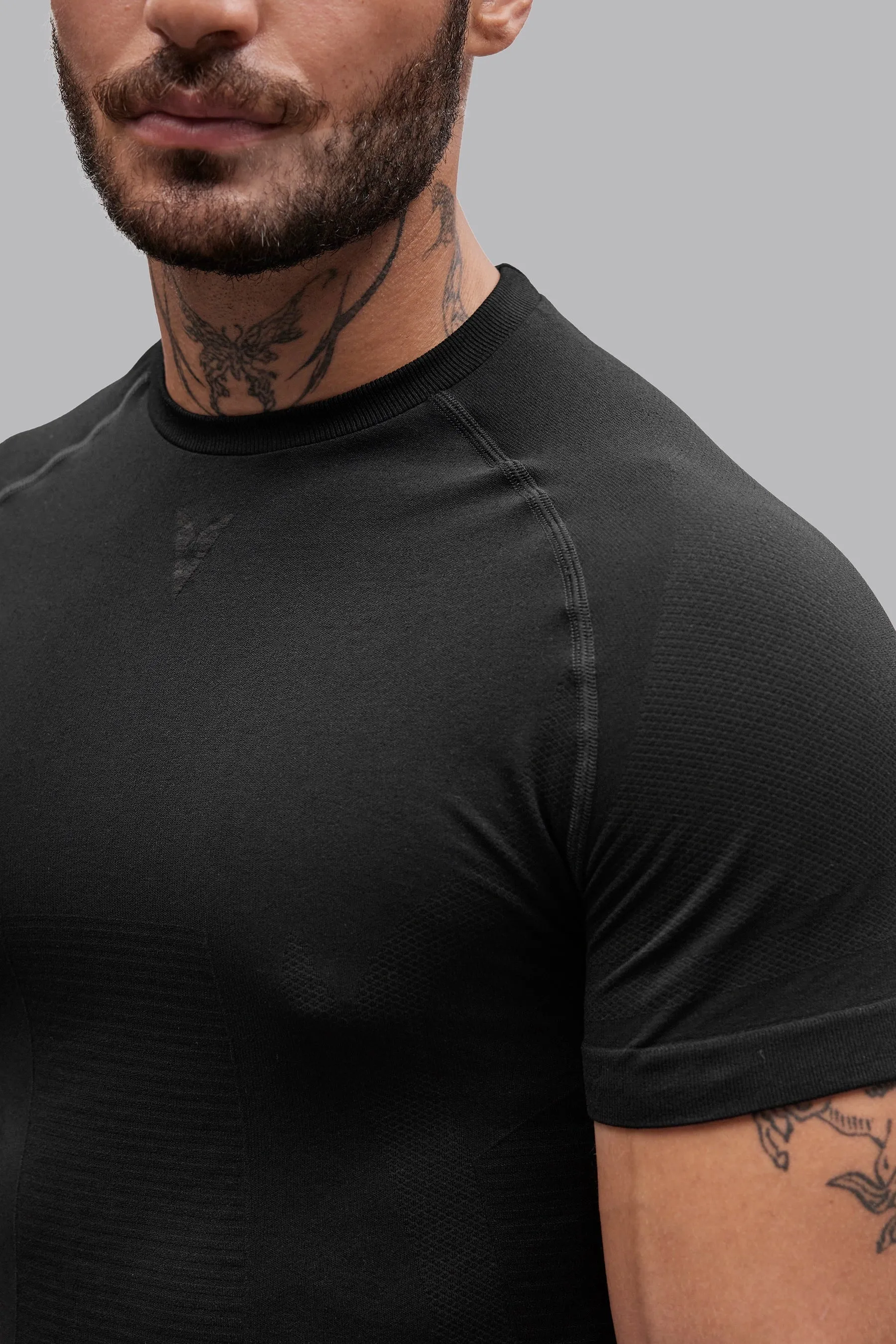 V_BASE SEAMLESS T-SHIRT - Black