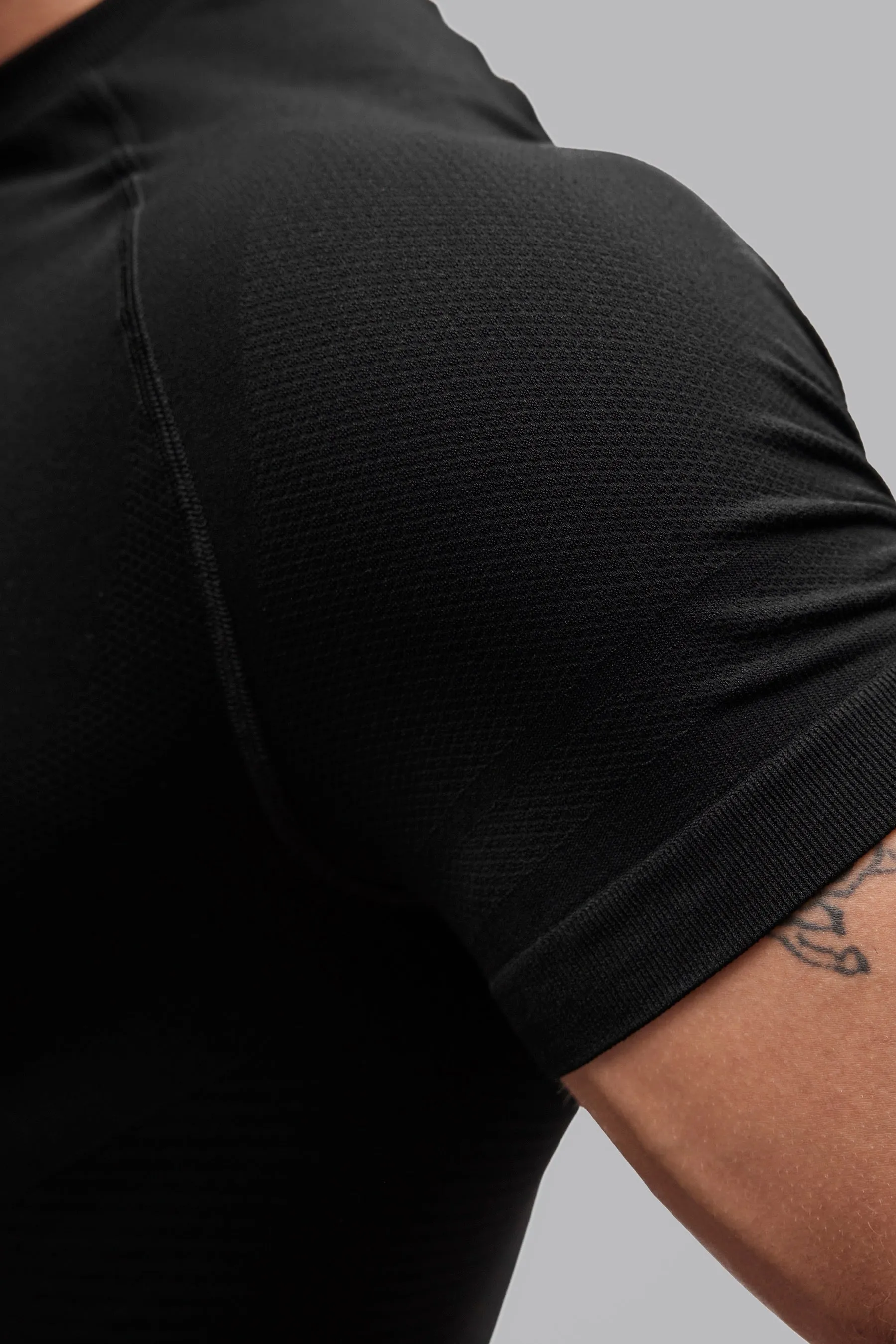 V_BASE SEAMLESS T-SHIRT - Black